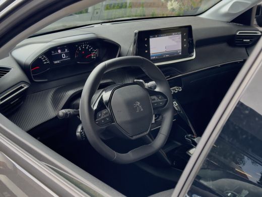 Peugeot 208 1.2 AUT8 ALLURE NAVI AIRCO APPLE-CARPLAY LED LMV PDC ActivLease financial lease