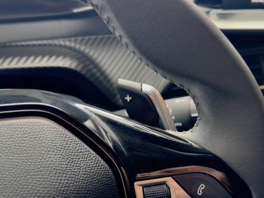 Peugeot 208 1.2 AUT8 ALLURE NAVI AIRCO APPLE-CARPLAY LED LMV PDC ActivLease financial lease