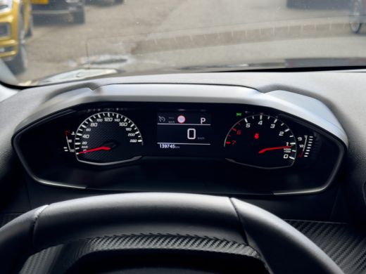 Peugeot 208 1.2 AUT8 ALLURE NAVI AIRCO APPLE-CARPLAY LED LMV PDC ActivLease financial lease