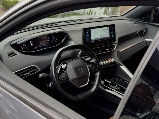 Peugeot 5008 1.2 AUT8 ALLURE-PACK 7PERS DESIGNO-LEDER NAVI CAMERA DIGI-DASH APPLE-CARPLAY LED LMV PDC ActivLease financial lease