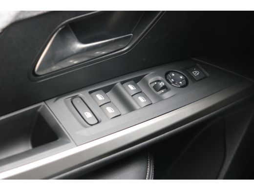 Peugeot e-3008 Allure Avantage 210 73 kWh | Navi | Warmtepomp | Trekhaak | Stoelverw. | Dodehoek | Keyless | Cam... ActivLease financial lease