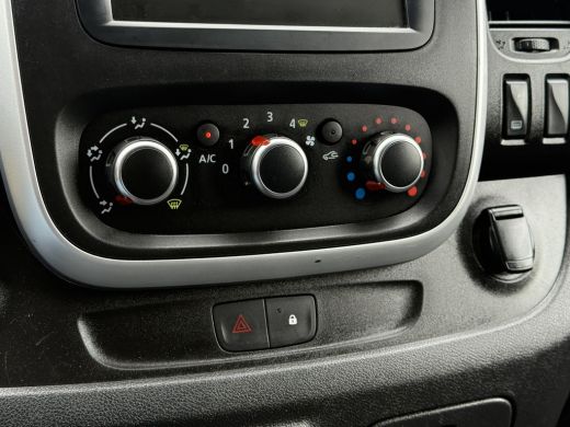 Renault Trafic 1.6 dCi / L1H1 / 1e EIG. / BOTT INRICHTING / TREKHAAK / IMPERIAAL / 3-ZITS / AIRCO / CRUISE / NAVI ActivLease financial lease