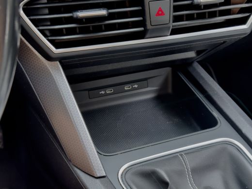 Seat Leon Sportstourer 1.5 TSI STYLE APPLE-CARPLAY PARK-ASSIST AIRCO LED LMV PDC ActivLease financial lease