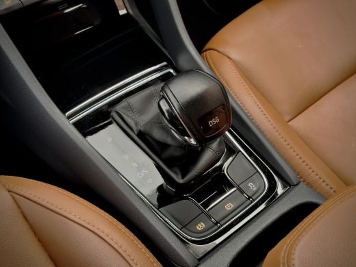 Skoda Karoq 1.5 TSI AUT7/DSG ACT EDITION LEDER NAVI AIRCO PARK-ASSIST APPLE-CARPLAY LED LMV PDC ActivLease financial lease