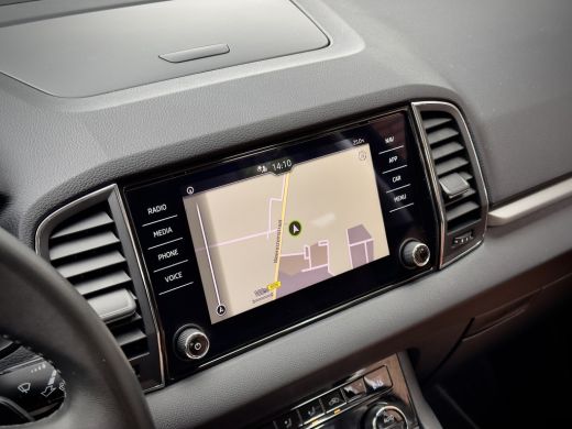 Skoda Karoq 1.5 TSI AUT7/DSG ACT EDITION LEDER NAVI AIRCO PARK-ASSIST APPLE-CARPLAY LED LMV PDC ActivLease financial lease