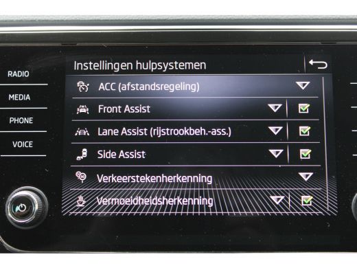 Skoda Superb Combi 1.4 TSI iV Business Edition SOh 92% NAVI LED ECC STANDKACHEL 58000KM!!! ActivLease financial lease