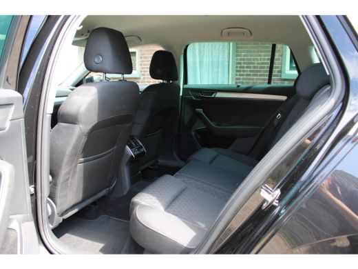 Skoda Superb Combi 1.4 TSI iV Business Edition SOh 92% NAVI LED ECC STANDKACHEL 58000KM!!! ActivLease financial lease