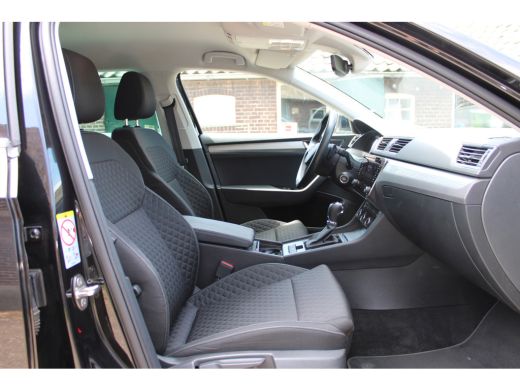 Skoda Superb Combi 1.4 TSI iV Business Edition SOh 92% NAVI LED ECC STANDKACHEL 58000KM!!! ActivLease financial lease