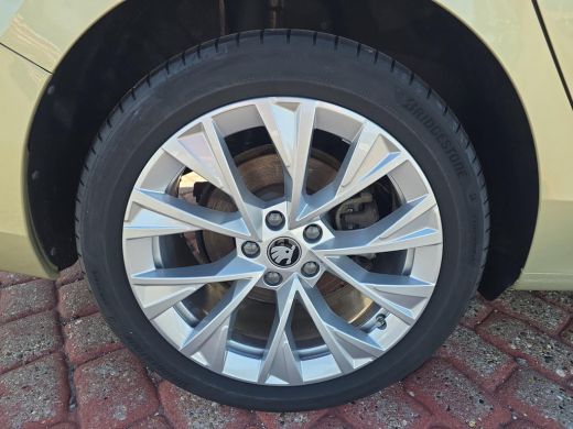 Skoda Superb Combi 1.5 TSI PHEV L&K | Trekhaak | HUD | Leder | ActivLease financial lease