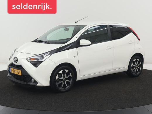 Toyota Aygo 1.0 VVT-i x-joy | Carplay | Camera | DAB | Climate control | Speedlimiter | Bluetooth ActivLease financial lease