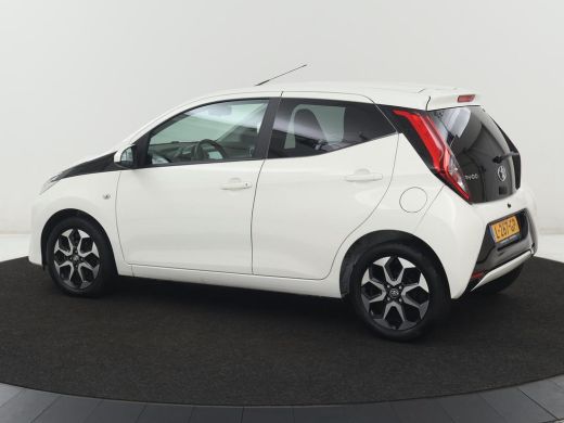 Toyota Aygo 1.0 VVT-i x-joy | Carplay | Camera | DAB | Climate control | Speedlimiter | Bluetooth ActivLease financial lease