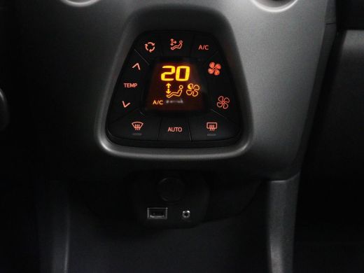 Toyota Aygo 1.0 VVT-i x-joy | Carplay | Camera | DAB | Climate control | Speedlimiter | Bluetooth ActivLease financial lease