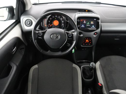 Toyota Aygo 1.0 VVT-i x-joy | Carplay | Camera | DAB | Climate control | Speedlimiter | Bluetooth ActivLease financial lease