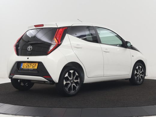 Toyota Aygo 1.0 VVT-i x-joy | Carplay | Camera | DAB | Climate control | Speedlimiter | Bluetooth ActivLease financial lease