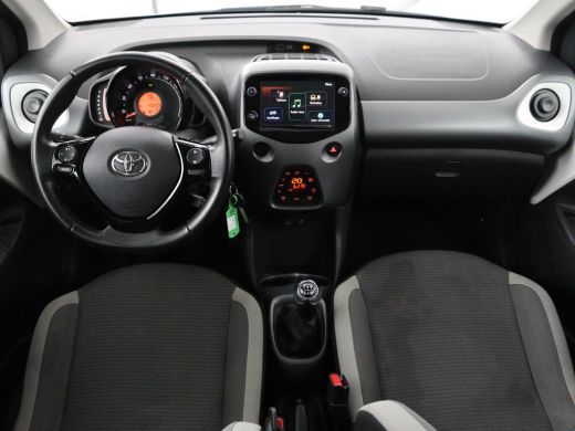 Toyota Aygo 1.0 VVT-i x-joy | Carplay | Camera | DAB | Climate control | Speedlimiter | Bluetooth ActivLease financial lease