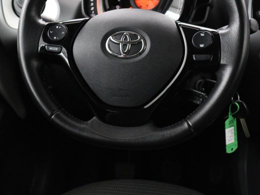 Toyota Aygo 1.0 VVT-i x-joy | Carplay | Camera | DAB | Climate control | Speedlimiter | Bluetooth ActivLease financial lease