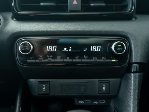 Toyota Yaris 1.5 Hybrid 130 Executive | Panodak | JBL | Head Up | Stuur & Stoel verw. | Premium Pack | Prijs R... ActivLease financial lease