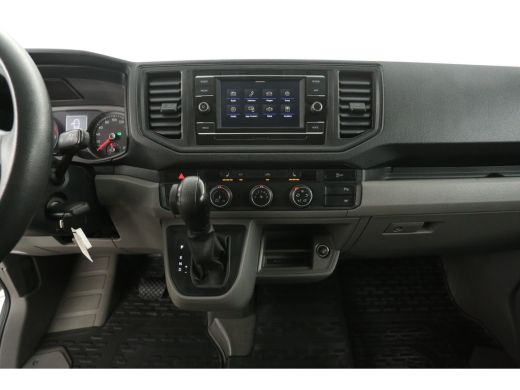 Volkswagen Crafter 2.0 TDI 177PK L3H3 | Automaat | 3000kg Trekgew. | Trekhaak | Airco | Camera | 3 Zits | Cruise | 2... ActivLease financial lease