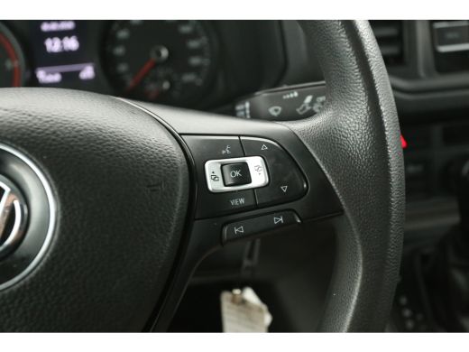 Volkswagen Crafter 2.0 TDI 177PK L3H3 | Automaat | 3000kg Trekgew. | Trekhaak | Airco | Camera | 3 Zits | Cruise | 2... ActivLease financial lease