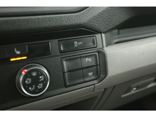 Volkswagen Crafter 2.0 TDI 177PK L3H3 | Automaat | 3000kg Trekgew. | Trekhaak | Airco | Camera | 3 Zits | Cruise | 2... ActivLease financial lease