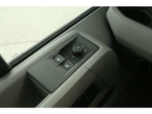Volkswagen Crafter 2.0 TDI 177PK L3H3 | Automaat | 3000kg Trekgew. | Trekhaak | Airco | Camera | 3 Zits | Cruise | 2... ActivLease financial lease