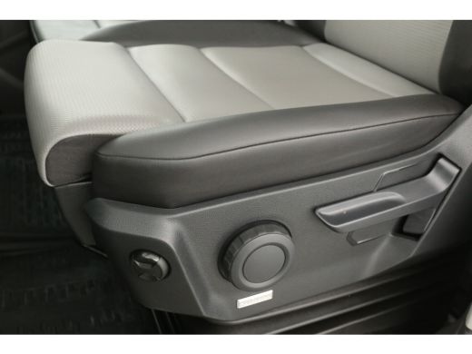 Volkswagen Crafter 2.0 TDI 177PK L3H3 | Automaat | 3000kg Trekgew. | Trekhaak | Airco | Camera | 3 Zits | Cruise | 2... ActivLease financial lease