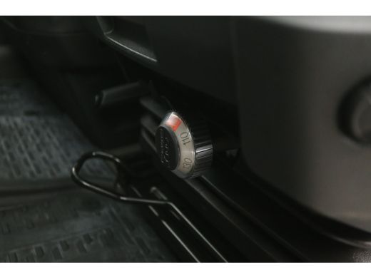 Volkswagen Crafter 2.0 TDI 177PK L3H3 | Automaat | 3000kg Trekgew. | Trekhaak | Airco | Camera | 3 Zits | Cruise | 2... ActivLease financial lease