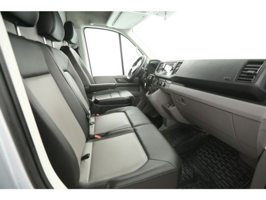 Volkswagen Crafter 2.0 TDI 177PK L3H3 | Automaat | 3000kg Trekgew. | Trekhaak | Airco | Camera | 3 Zits | Cruise | 2... ActivLease financial lease