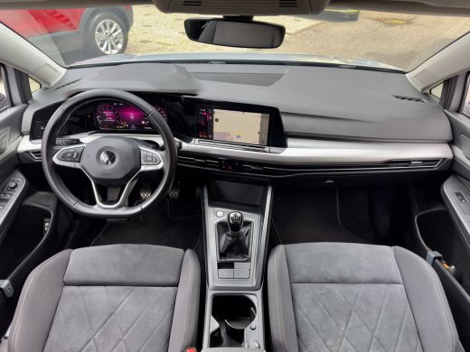 Volkswagen Golf 1.0 TSI LIFE NAVI DIGI-DASH APPLE-CARPLAY LED LMV PDC ActivLease financial lease
