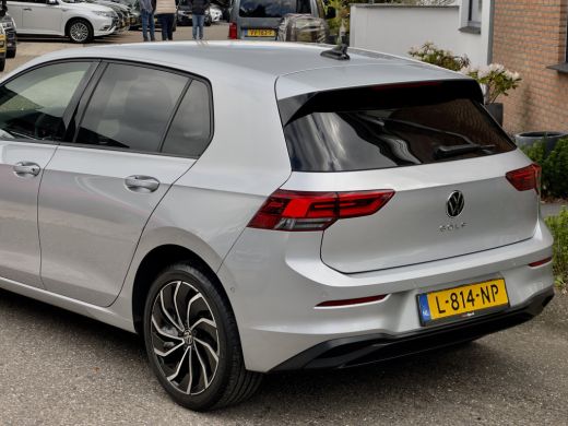 Volkswagen Golf 1.0 TSI LIFE NAVI DIGI-DASH APPLE-CARPLAY LED LMV PDC ActivLease financial lease