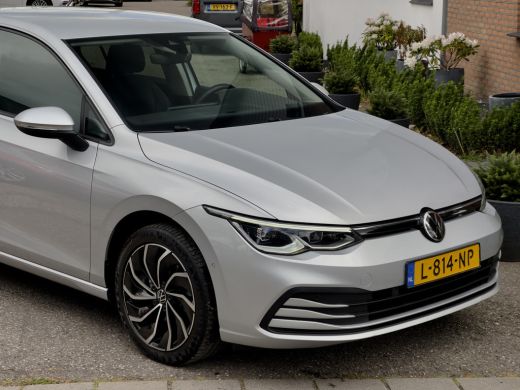 Volkswagen Golf 1.0 TSI LIFE NAVI DIGI-DASH APPLE-CARPLAY LED LMV PDC ActivLease financial lease