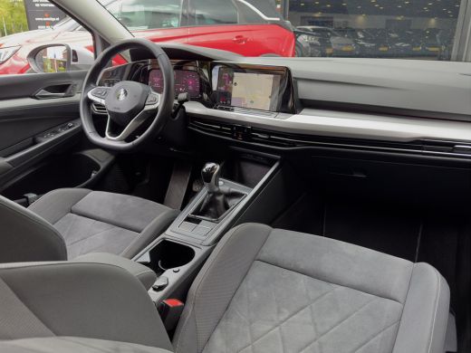Volkswagen Golf 1.0 TSI LIFE NAVI DIGI-DASH APPLE-CARPLAY LED LMV PDC ActivLease financial lease