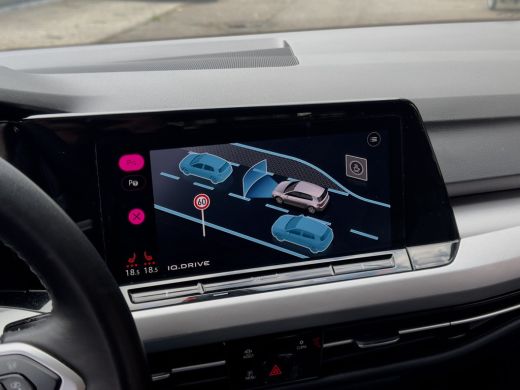 Volkswagen Golf 1.0 TSI LIFE NAVI DIGI-DASH APPLE-CARPLAY LED LMV PDC ActivLease financial lease