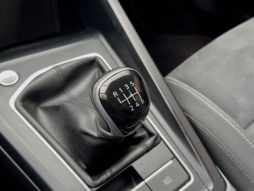 Volkswagen Golf 1.0 TSI LIFE NAVI DIGI-DASH APPLE-CARPLAY LED LMV PDC ActivLease financial lease