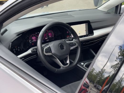 Volkswagen Golf 1.0 TSI LIFE NAVI DIGI-DASH APPLE-CARPLAY LED LMV PDC ActivLease financial lease