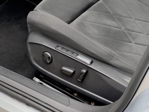 Volkswagen Golf 1.0 TSI LIFE NAVI DIGI-DASH APPLE-CARPLAY LED LMV PDC ActivLease financial lease