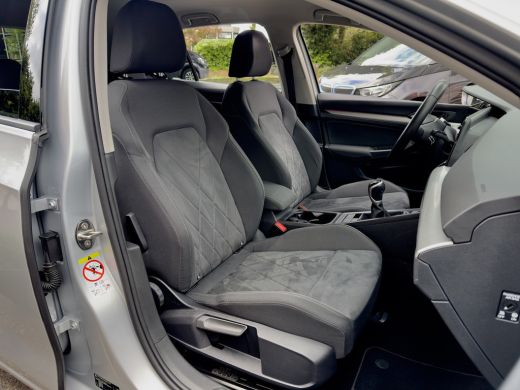 Volkswagen Golf 1.0 TSI LIFE NAVI DIGI-DASH APPLE-CARPLAY LED LMV PDC ActivLease financial lease
