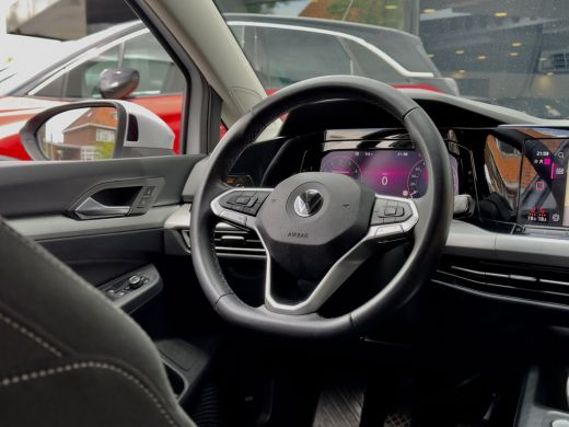 Volkswagen Golf 1.0 TSI LIFE NAVI DIGI-DASH APPLE-CARPLAY LED LMV PDC ActivLease financial lease