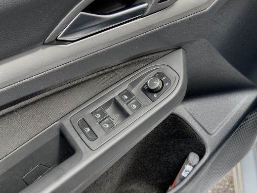 Volkswagen Golf 1.0 TSI LIFE NAVI DIGI-DASH APPLE-CARPLAY LED LMV PDC ActivLease financial lease