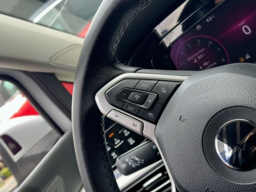Volkswagen Golf 1.0 TSI LIFE NAVI DIGI-DASH APPLE-CARPLAY LED LMV PDC ActivLease financial lease