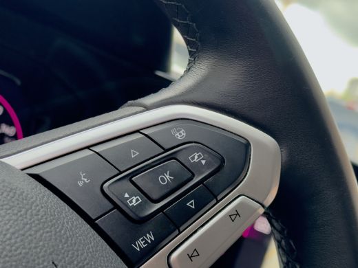 Volkswagen Golf 1.0 TSI LIFE NAVI DIGI-DASH APPLE-CARPLAY LED LMV PDC ActivLease financial lease