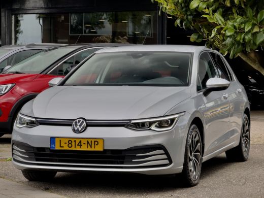Volkswagen Golf 1.0 TSI LIFE NAVI DIGI-DASH APPLE-CARPLAY LED LMV PDC ActivLease financial lease