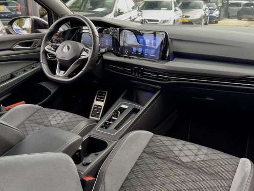 Volkswagen Golf 1.5 eTSI AUT7 R-LINE+ SPORT-INT NAVI CAMERA DIGI-DASH APPLE-CARPLAY LED LMV PDC ActivLease financial lease