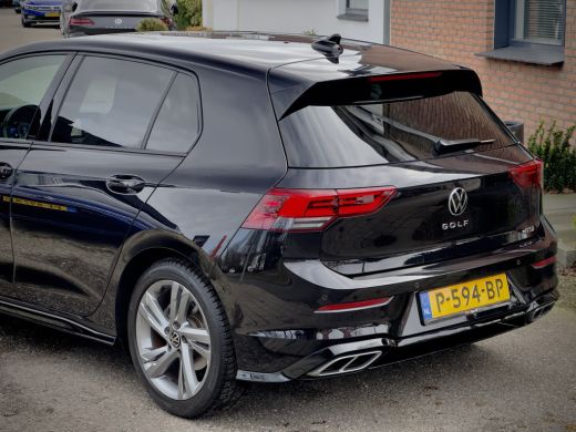 Volkswagen Golf 1.5 eTSI AUT7 R-LINE+ SPORT-INT NAVI CAMERA DIGI-DASH APPLE-CARPLAY LED LMV PDC ActivLease financial lease