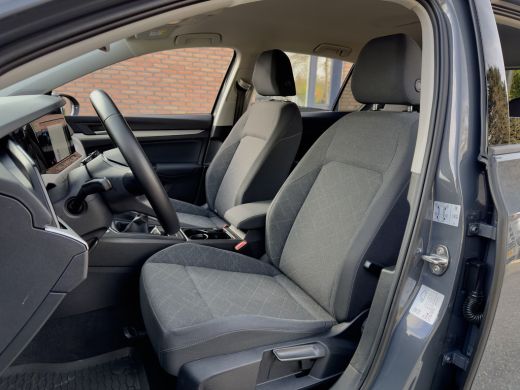 Volkswagen Golf 1.5 TSI R-LINE NAVI DIGI-DASH APPLE-CARPLAY LED LMV PDC ActivLease financial lease