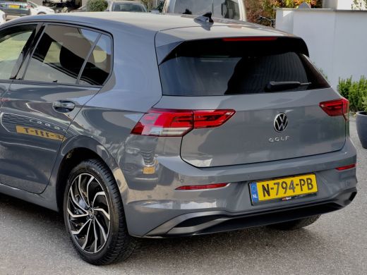 Volkswagen Golf 1.5 TSI R-LINE NAVI DIGI-DASH APPLE-CARPLAY LED LMV PDC ActivLease financial lease