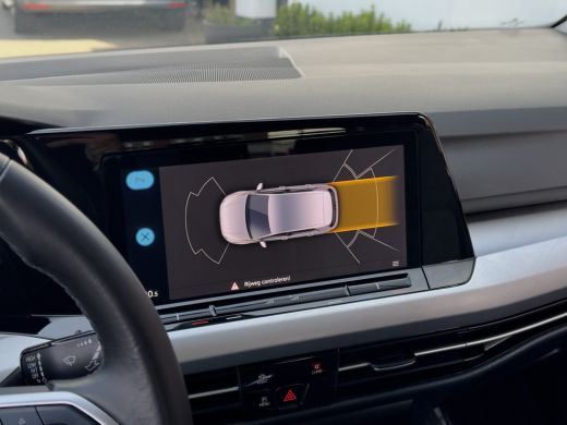 Volkswagen Golf 1.5 TSI R-LINE NAVI DIGI-DASH APPLE-CARPLAY LED LMV PDC ActivLease financial lease