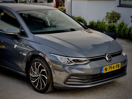 Volkswagen Golf 1.5 TSI R-LINE NAVI DIGI-DASH APPLE-CARPLAY LED LMV PDC ActivLease financial lease