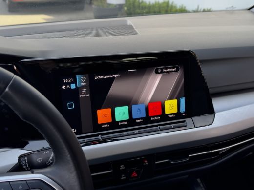 Volkswagen Golf 1.5 TSI R-LINE NAVI DIGI-DASH APPLE-CARPLAY LED LMV PDC ActivLease financial lease