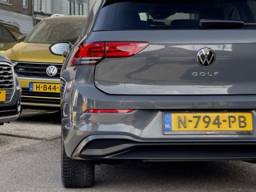Volkswagen Golf 1.5 TSI R-LINE NAVI DIGI-DASH APPLE-CARPLAY LED LMV PDC ActivLease financial lease